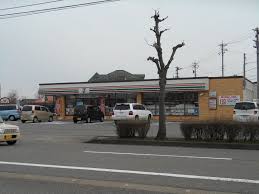 コンビニ　セブンイレブン　八日市（コンビニ）まで65m