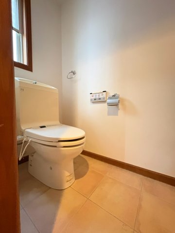 木津山町戸建のトイレ写真