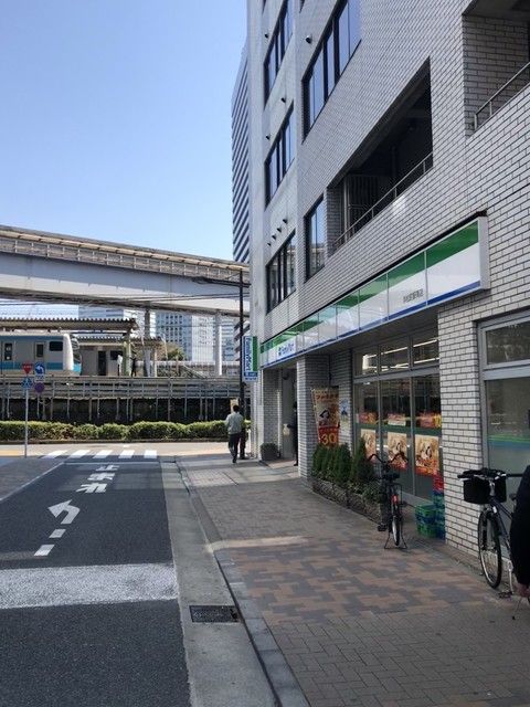 コンビニ　ファミリーマート 浜松町駅南店（コンビニ）まで67m