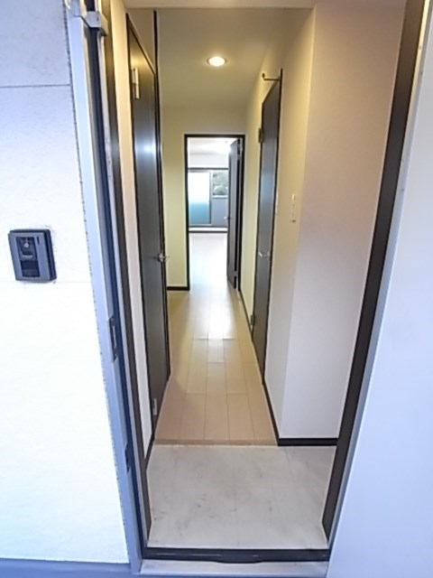 玄関　収納もある玄関です