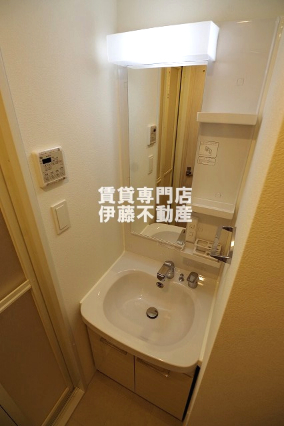 洗面設備　独立洗髪洗面化粧台