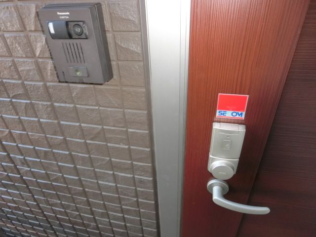 エントランス　カードキーをかざして施錠できます！