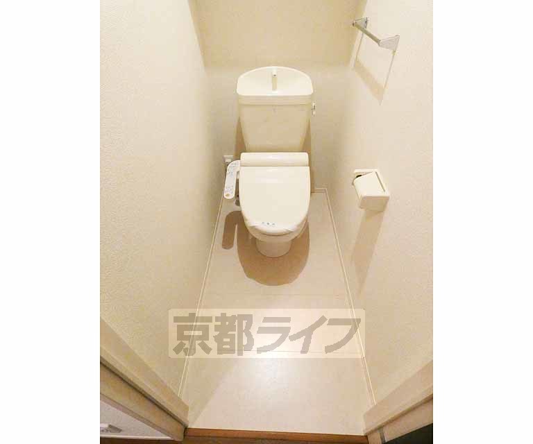 トイレ　ウォシュレット完備。