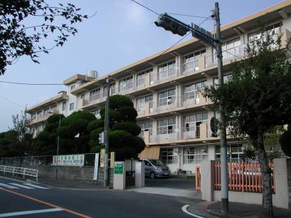 小学校　北九州市立朽網小学校（小学校）まで676m