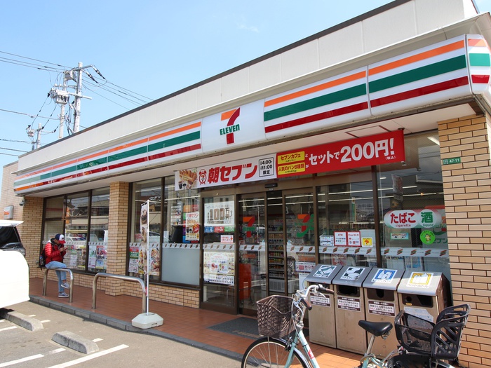 コンビニ　セブンイレブン（コンビニ）まで210m