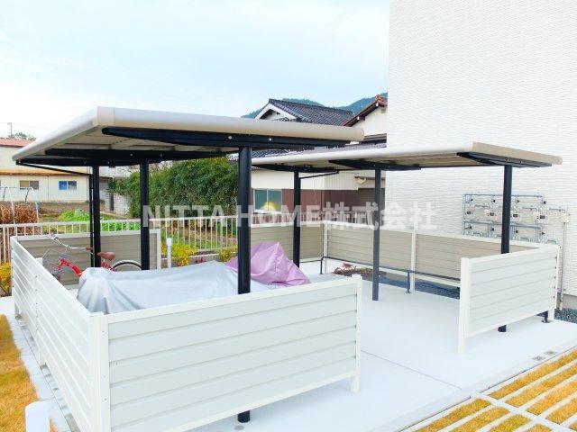 駐車場　屋根付きの駐輪場は無料で使用できます！