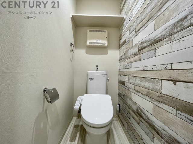 トイレ　温水洗浄便座付きのトイレです♪