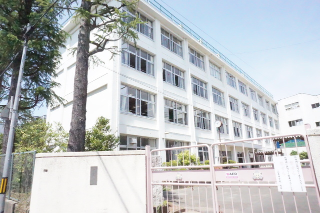 中学校　三条中学校（中学校）まで1400m