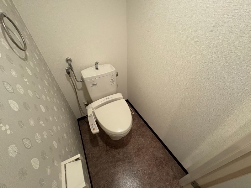 トイレ　こちらはトイレです。清潔感があり、安心して使用できます。