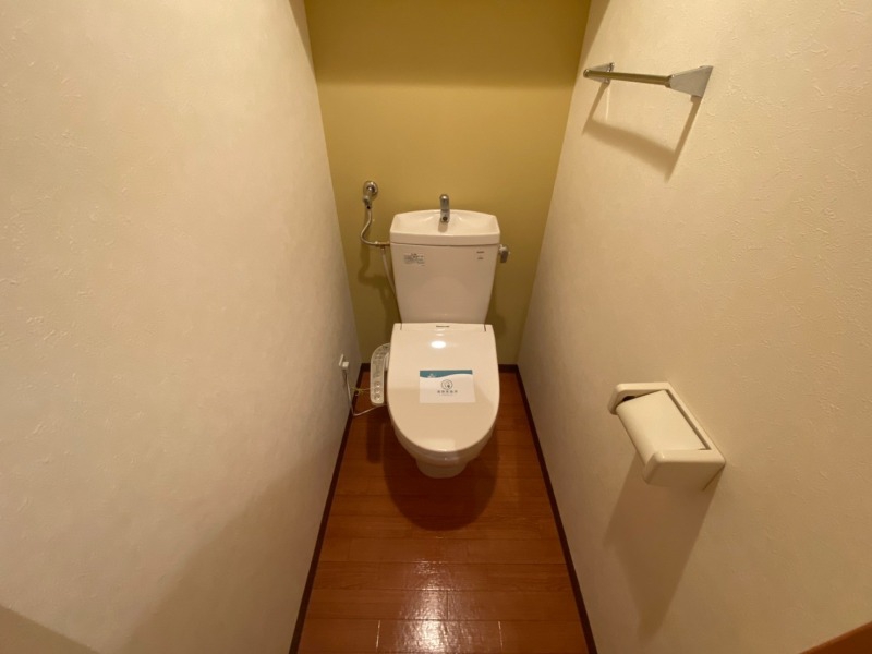 トイレ　こちらはトイレです。清潔感があり、安心して使用できます。