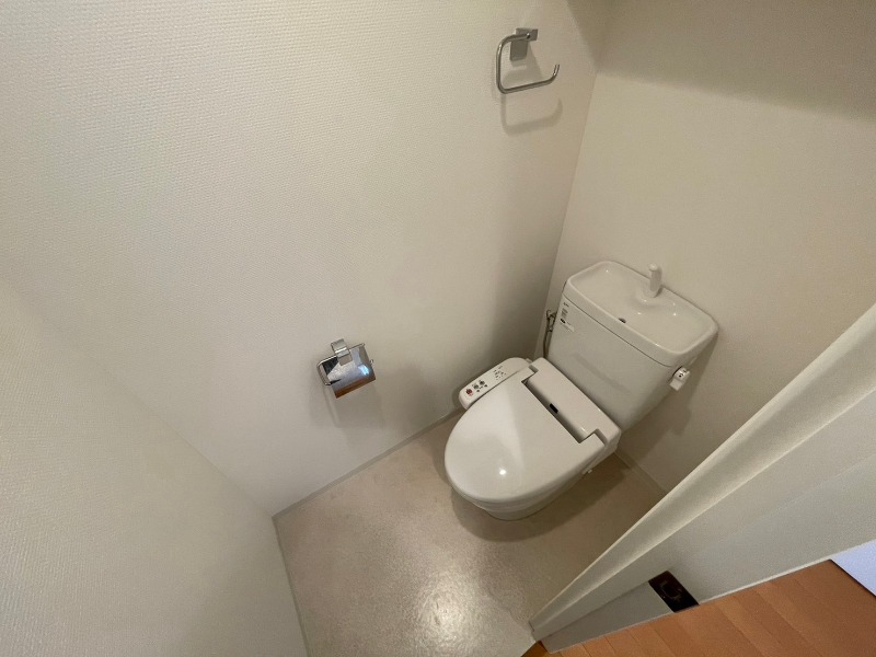 トイレ　トイレです。ウォシュレット付を探している方、おすすめです。