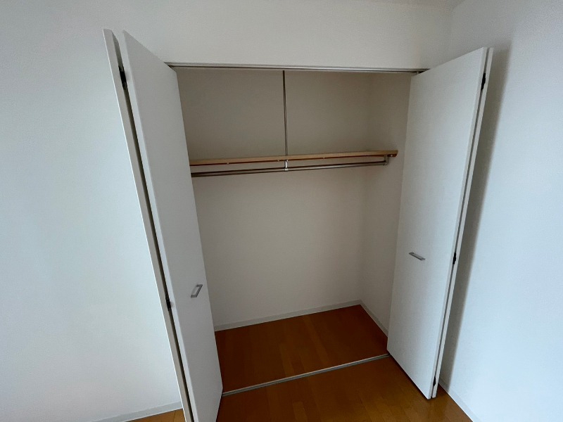 収納　寝室の収納です。部屋がすっきり片付きます。