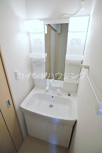 洗面設備　シャンプードレッサー付き洗面台