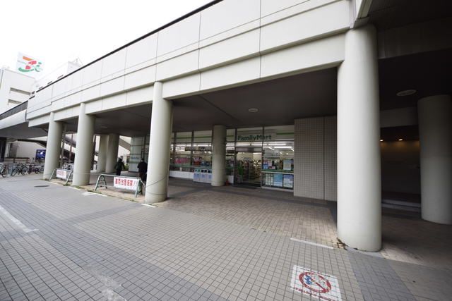 コンビニ　ファミリーマートプラウドタワー船橋店（コンビニ）まで540m