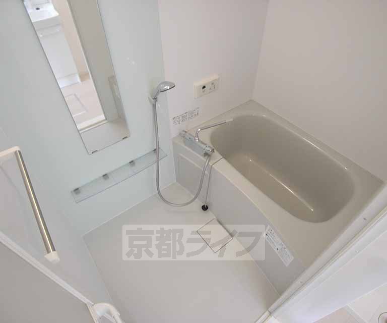バス・シャワールーム　ゆったり浸かれますよ。