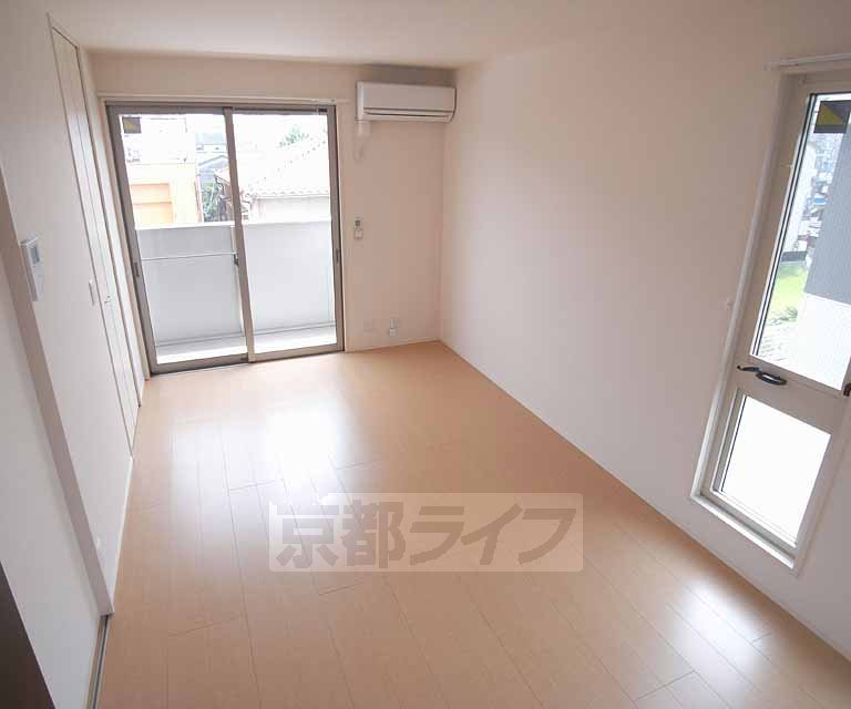 居室・リビング　奥行きのあるお部屋です。