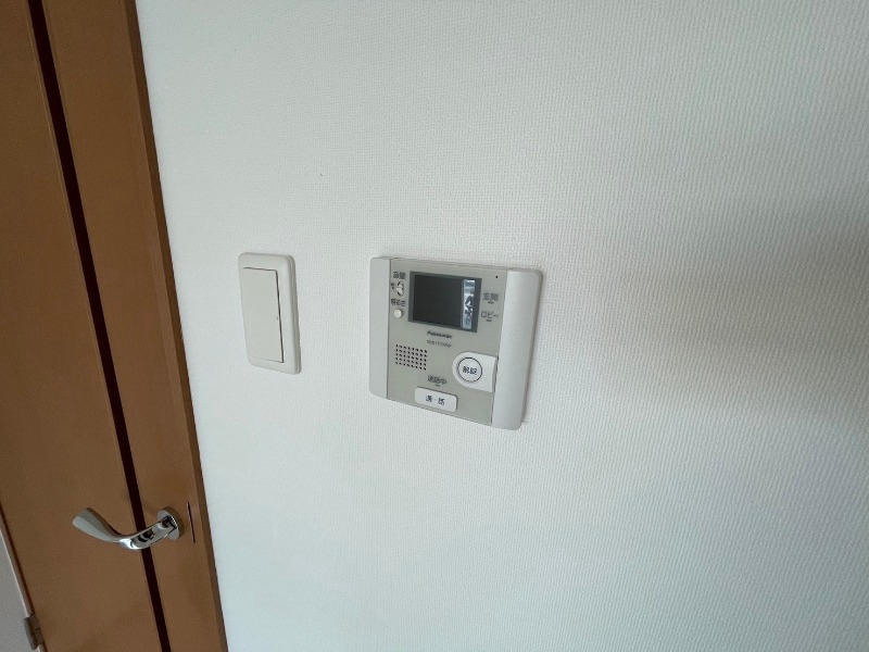 セキュリティ　ＴＶモニター付インターホンです。来客者の顔が見えるので安心！