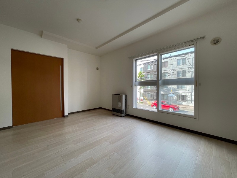 居室・リビング　広くてキレイなお部屋が広がっていて、充実した生活が送れそう。