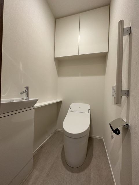 トイレ　※写真は同タイプ住戸です。