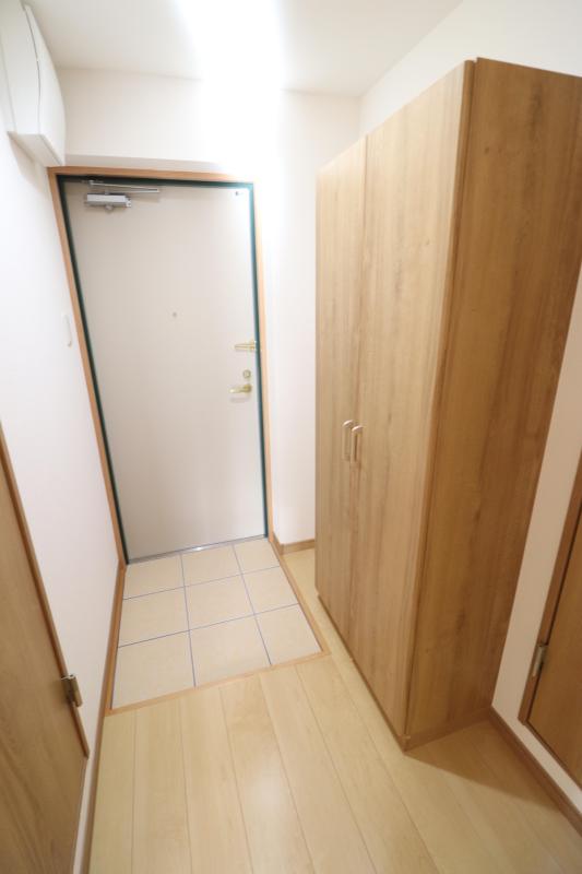 玄関　イメージ写真　実際のお部屋とは色や形が異なります。
