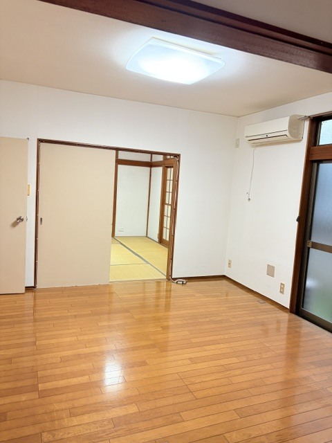 ＪＲ中央線 西荻窪駅 徒歩3分 2階建 築49年の居間写真