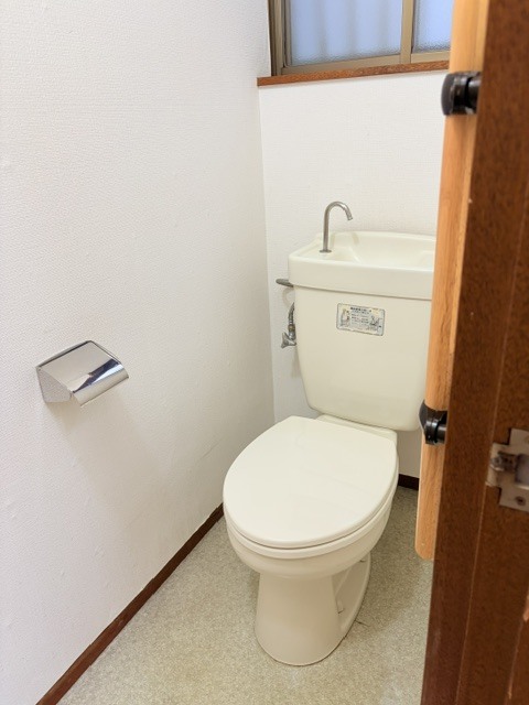 ＪＲ中央線 西荻窪駅 徒歩3分 2階建 築49年のトイレ写真