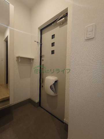 玄関　別部屋参考写真となります。
