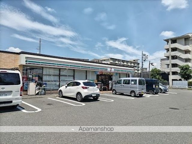 コンビニ　セブン－イレブン八王子長房町店（コンビニ）まで694m