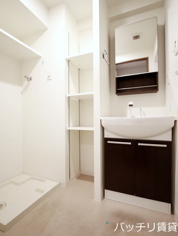 洗面設備　※同マンション別部屋写真の為、現状優先。