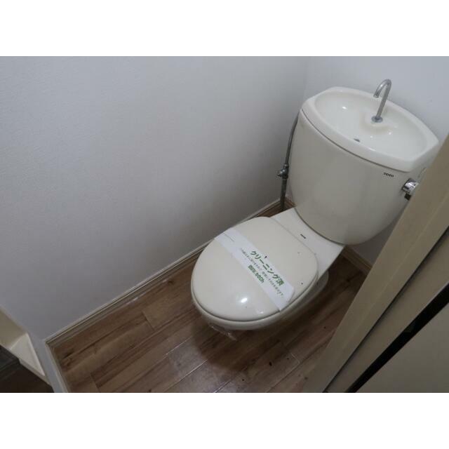 トイレ　＊別号室の写真となります