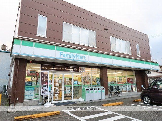 コンビニ　ファミリーマート（コンビニ）まで576m