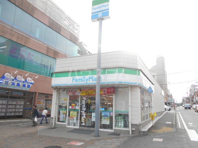 コンビニ　ファミリーマート中央林間駅前店（コンビニ）まで407m