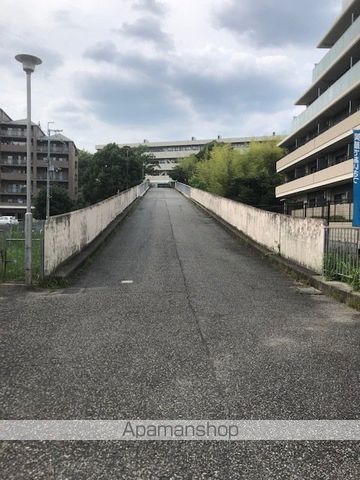 中学校　吹田市立南千里中学校（中学校）まで1611m