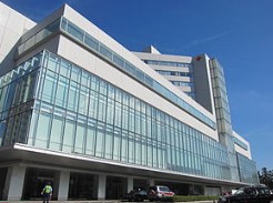 病院　日本赤十字社医療センター（病院）まで828m