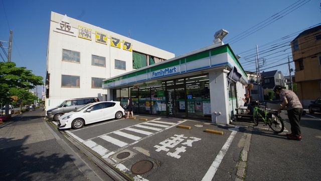 コンビニ　ファミリーマート練馬光ヶ丘店（コンビニ）まで717m
