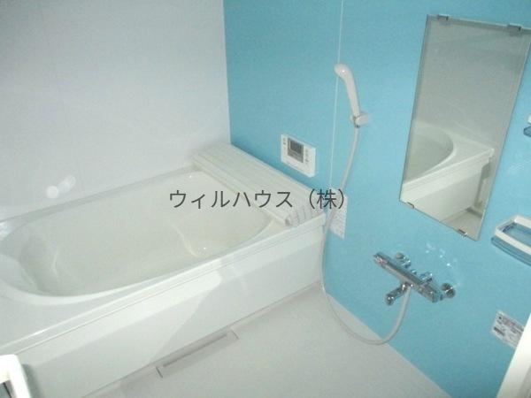 バス・シャワールーム　浴室乾燥機、追い焚き機能付きバス！