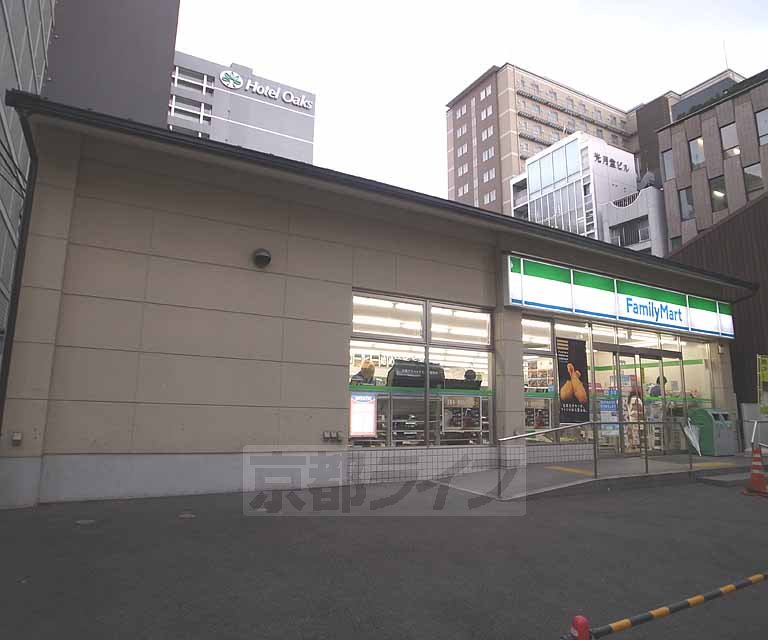 コンビニ　ファミリーマート四条西洞院店（コンビニ）まで231m