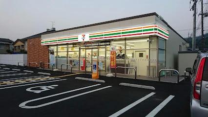 コンビニ　セブンイレブン 倉吉上灘小学校前店（コンビニ）まで227m