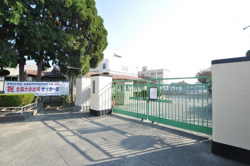 中学校　神戸市立 歌敷山中学校（中学校）まで1103m