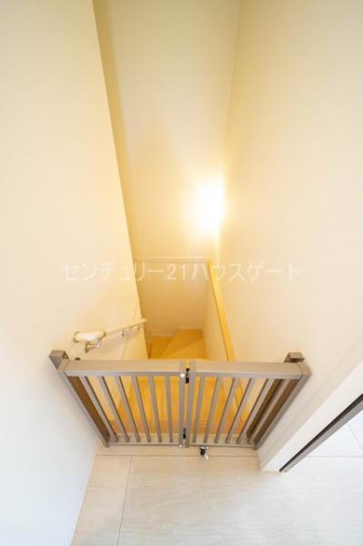 玄関　階段上