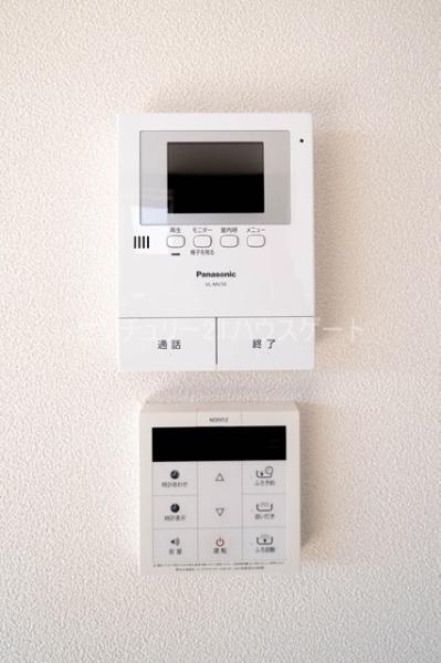 その他設備　給湯器リモコン・モニター付きインターホン