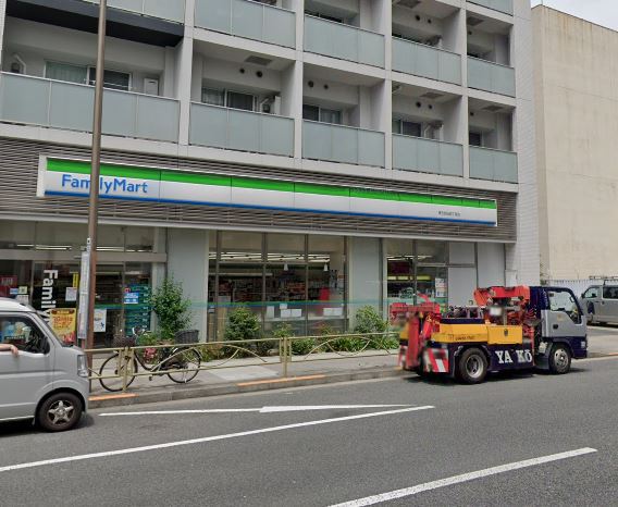 コンビニ　ファミリーマート（コンビニ）まで1114m