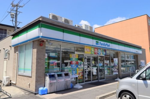 コンビニ　ファミリーマート　安城警察署西店（コンビニ）まで300m