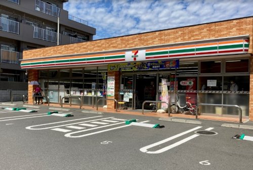 コンビニ　セブンイレブン　中野坂上駅西店（コンビニ）まで449m