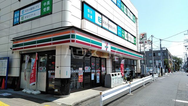 コンビニ　セブンイレブン 井荻駅北口店（コンビニ）まで812m