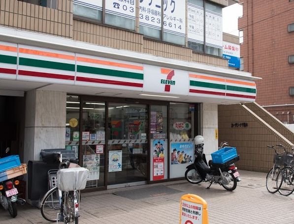 コンビニ　セブンイレブン　文京千駄木１丁目店（コンビニ）まで182m