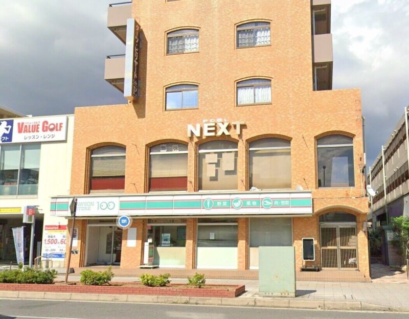 コンビニ　ローソンストア100浦安北栄店（コンビニ）まで182m