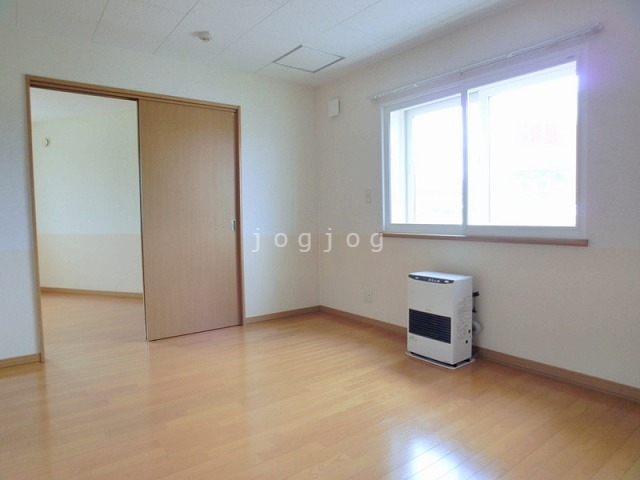 居室・リビング　陽の差し込むお部屋です。