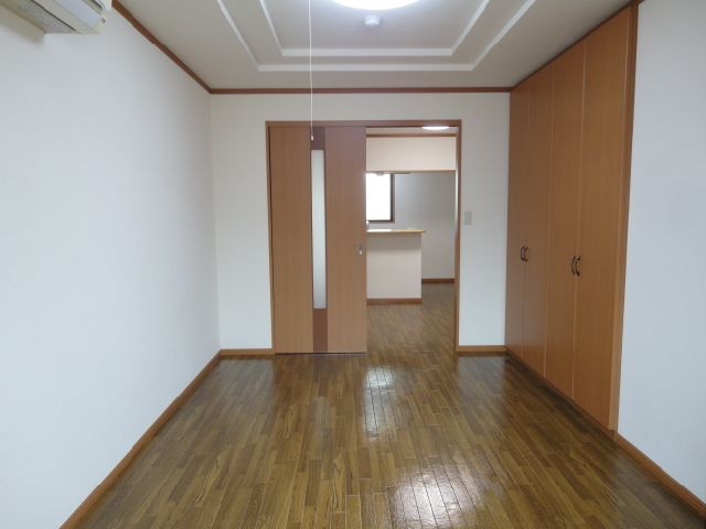 その他　すっきり使いやすい大きさの洋室です