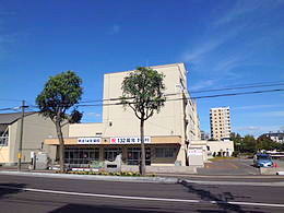 小学校　札幌市立豊平小学校（小学校）まで328m